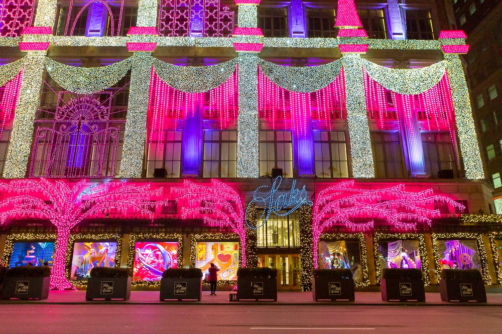 Saks-45.jpg A photo of Saks Fifth Avenue's 2021 holiday window display