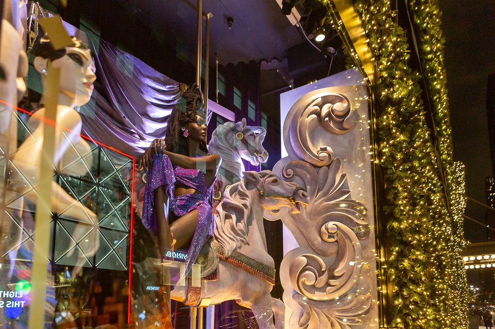 Saks-51.jpg A photo of Saks Fifth Avenue's 2021 holiday window display
