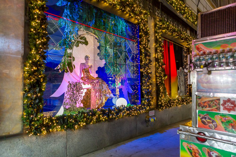Saks-56.jpg A photo of Saks Fifth Avenue's 2021 holiday window display