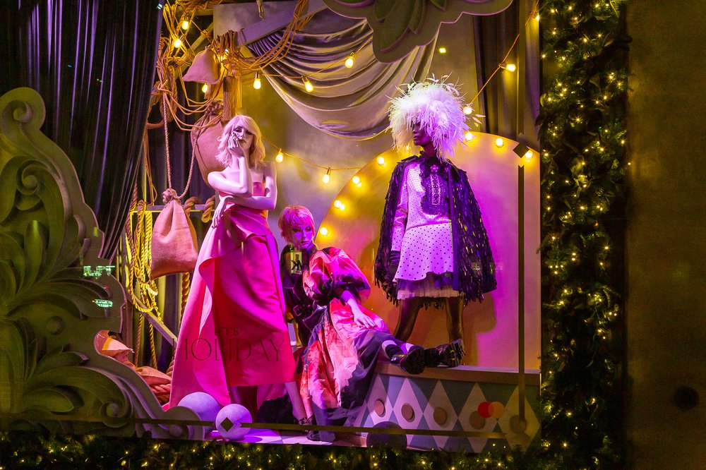 Saks-57.jpg A photo of Saks Fifth Avenue's 2021 holiday window display