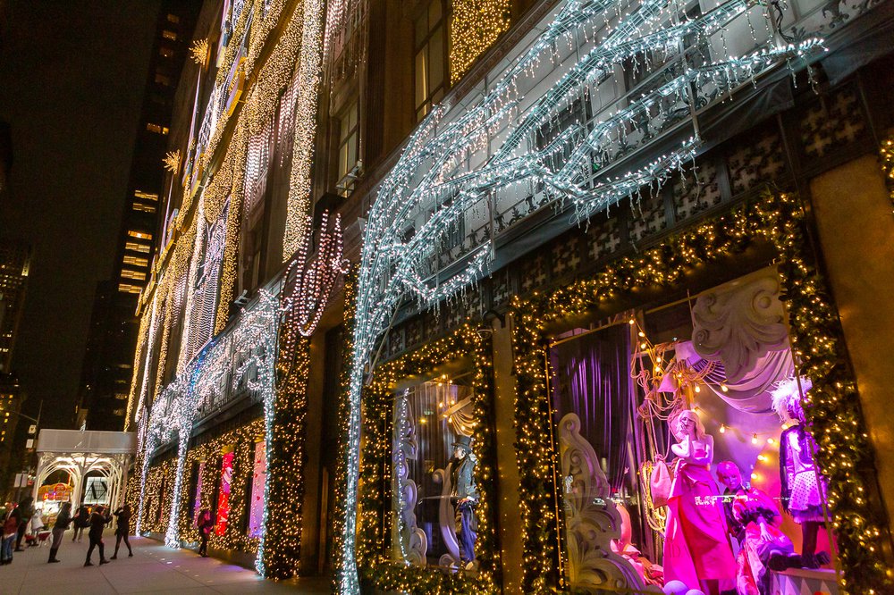Saks-59.jpg A photo of Saks Fifth Avenue's 2021 holiday window display