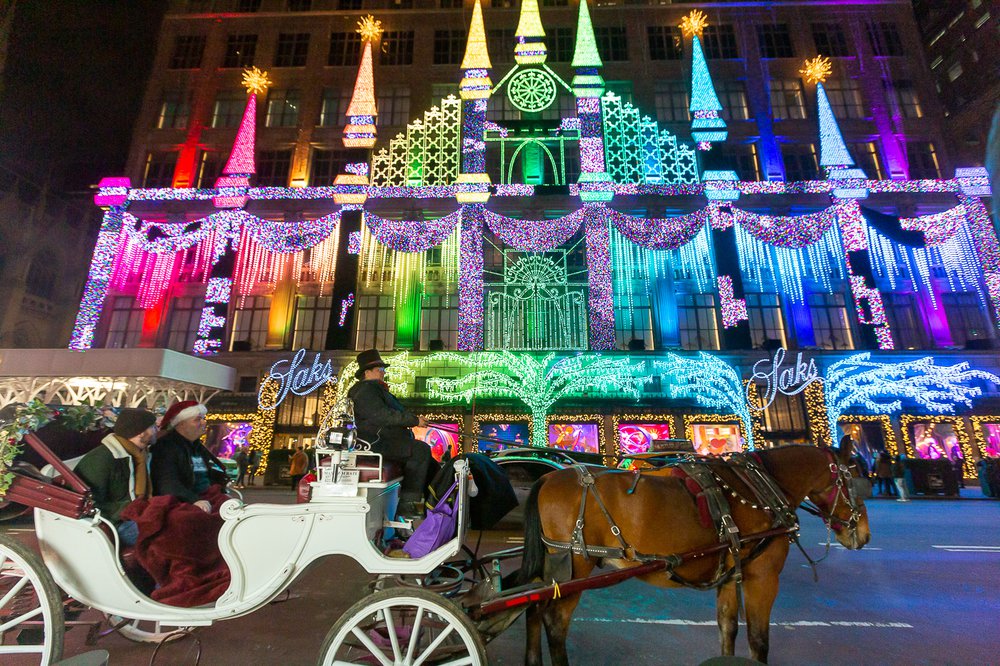 Saks-6.jpg A photo of Saks Fifth Avenue's 2021 holiday window display
