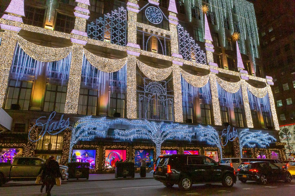 Saks-64.jpg A photo of Saks Fifth Avenue's 2021 holiday window display