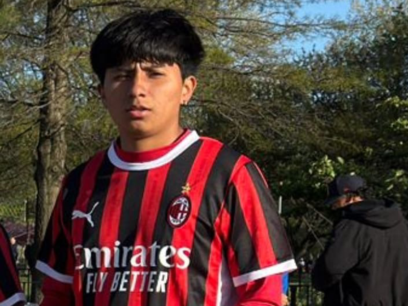 An Ecuadorian teen in a soccer jersey.