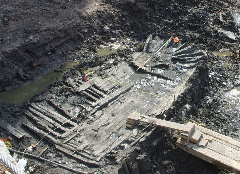 A pit with the skeleton of an old gun boat.