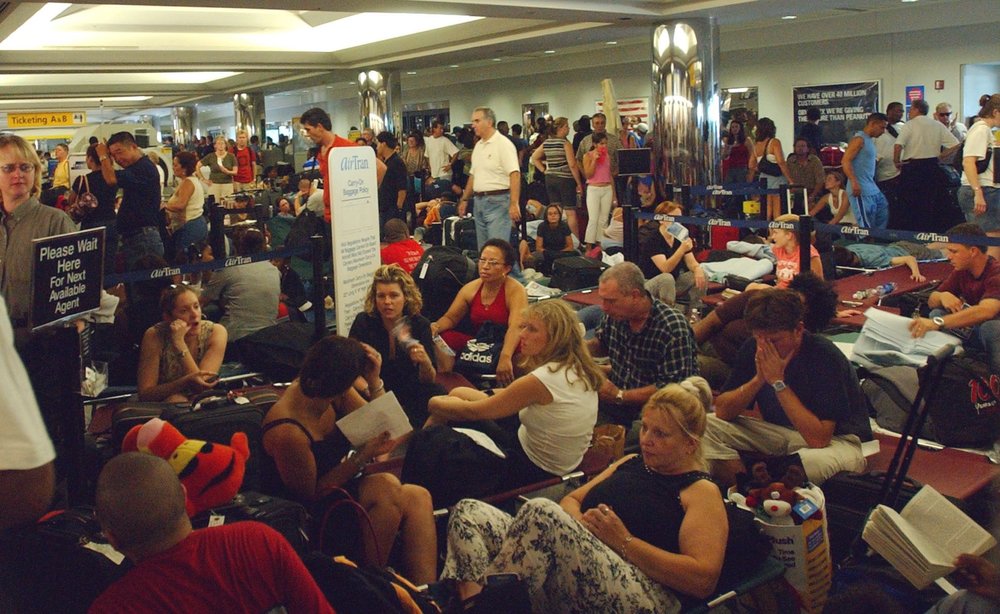 Travelers waiting at Laguardia Airport on August 14, 2003 (FRANK FRANKLIN II/AP/Shutterstock)