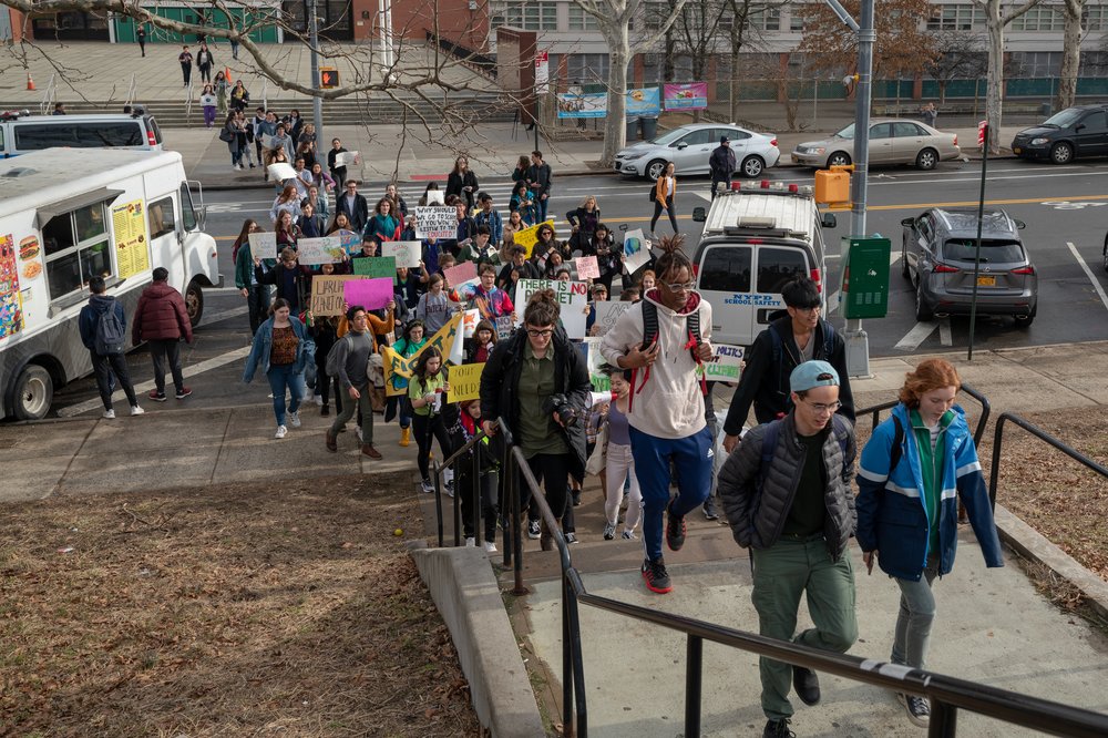a1f2a9b3ddsc01110-jpg.jpeg Students walking from Bronx Science (<a href="http://dispatch.nyc/">David "Dee" Delgado</a> / Gothamist)