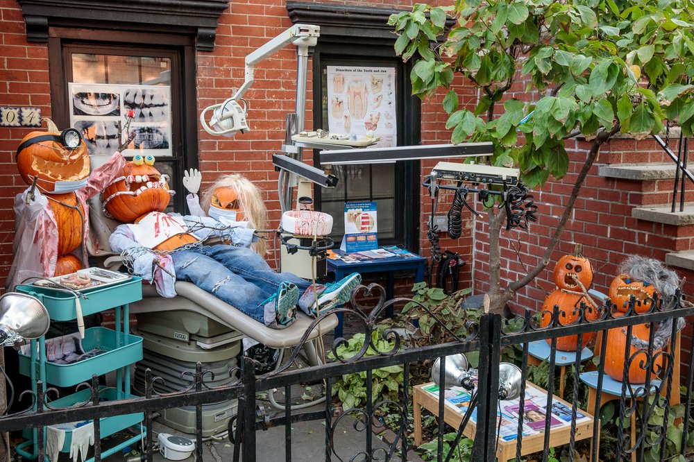 a5b6e02dfcarrollgardenscobblehillhalloweendecorations-05-jpg.jpeg