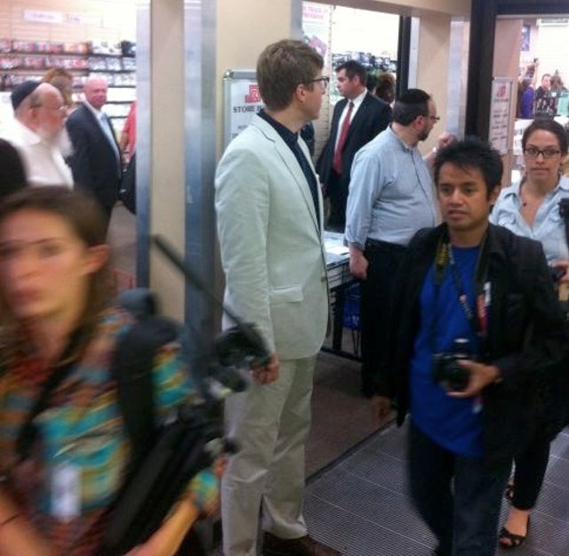 Hipster Cop protecting Justin Bieber. (Courtesy <a href="https://twitter.com/tim_herrera">Tim Herrera</a>)