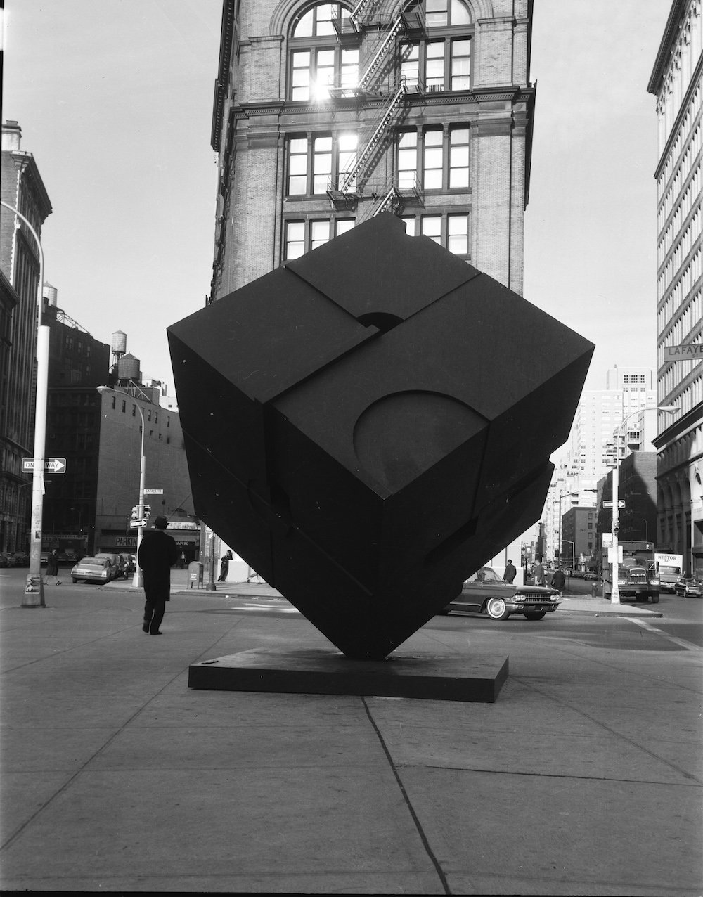 a8dd79e2f4tony-rosenthal-astorplace_9-30-67-jpg.jpeg Tony Rosenthal, The Alamo, Astor Place, 1967.<br/>