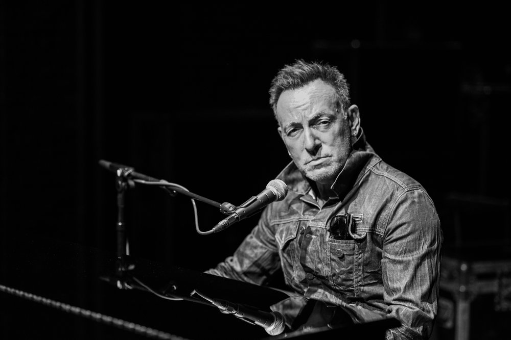 a9de5891a2_bruce-springsteen-in-springsteen-on-broadway_photo-by-rob-demartin-1-jpg.jpeg