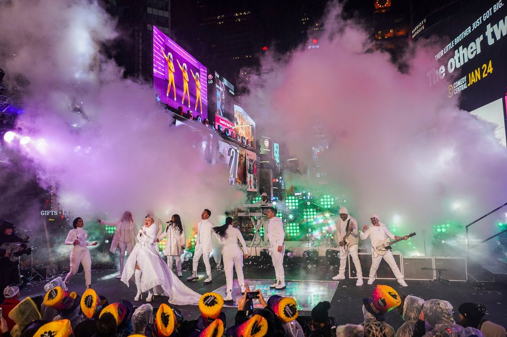 aa3dca469shutterstock_10044239aa-jpg.jpeg Christina Aguilera performs (GO NAKAMURA/EPA-EFE/Shutterstock)