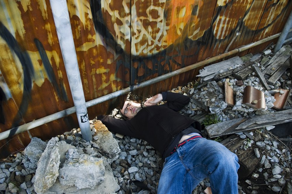 ab29959d32006a-jpg.jpeg 2006: going under one of the barrier fences. (Raul G.)