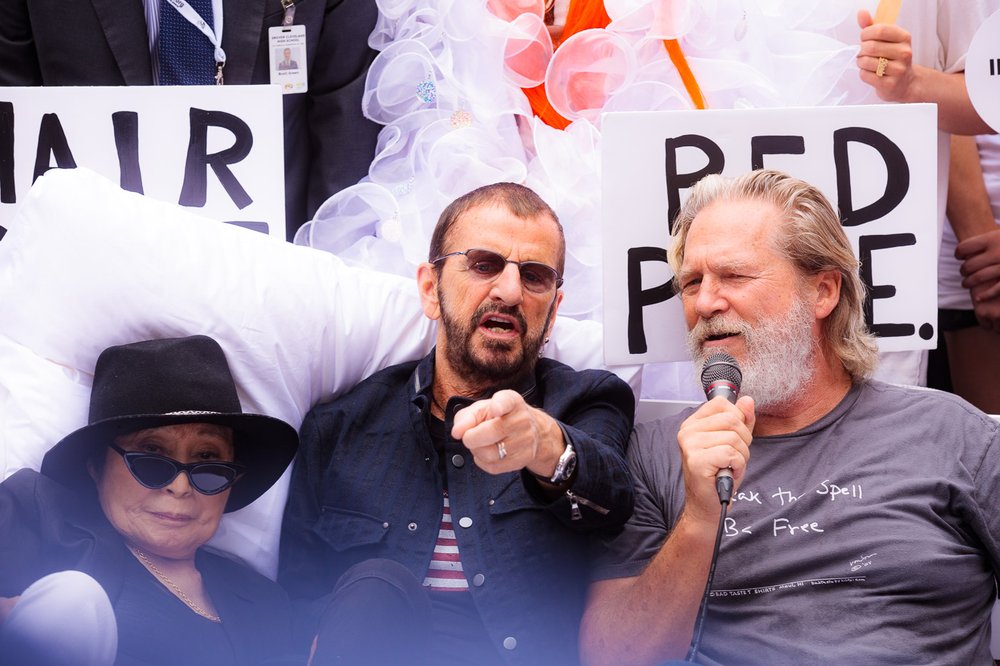 ade2ebee120180913_lennonbus_011-jpg.jpeg Yoko Ono, Ringo Starr and Jeff Bridges (Photo by <a href="http://www.sachynmital.com/">Sachyn Mital</a>)