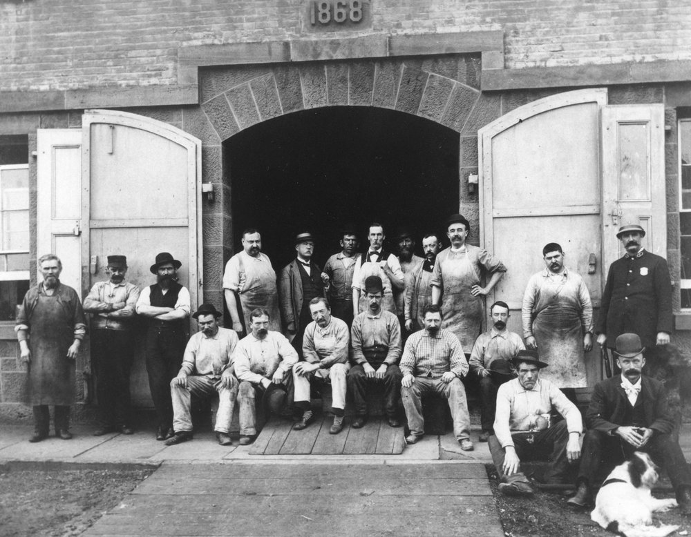 af40362c6lighthouse-depot-workers-in-front-of-the-lamp-shop_circa-1890-jpg.jpeg Staten Island Lighthouse Depot workers in front of the 1868 lamp shop. (National Lighthouse Museum/National Archives)