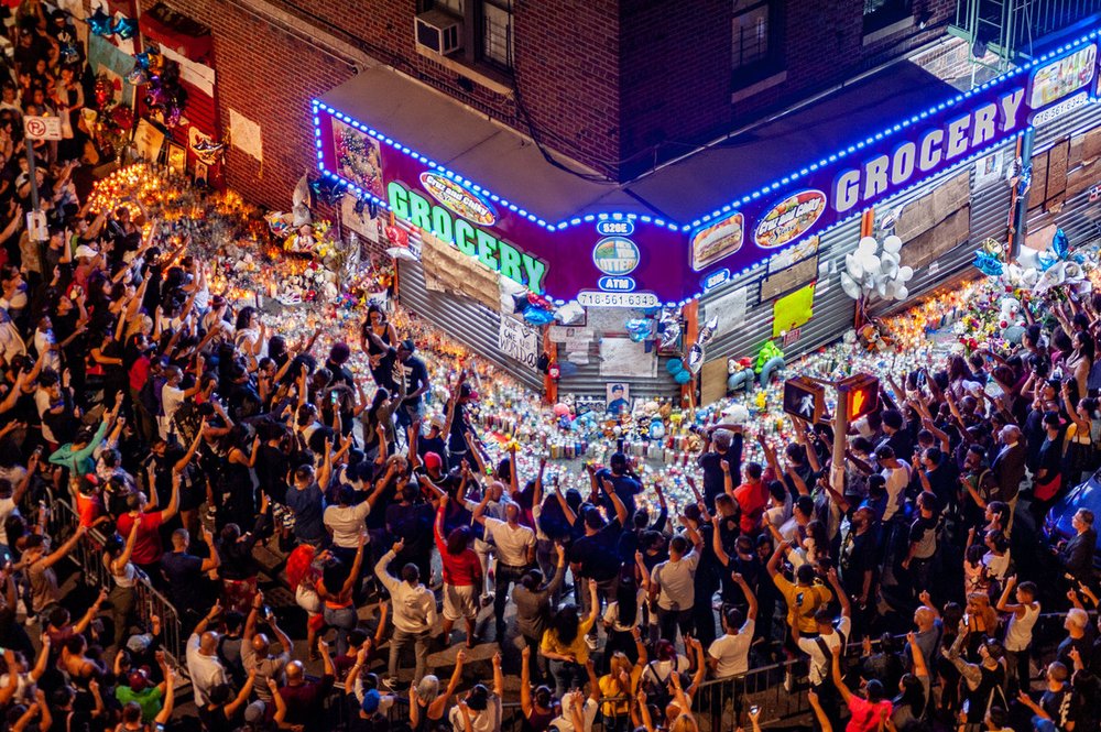 A vigil for Lesandro outside the Cruz and Chiky Grocery at East 183rd Street and Bathgate Avenue on June 25 (David "Dee" Delgado)