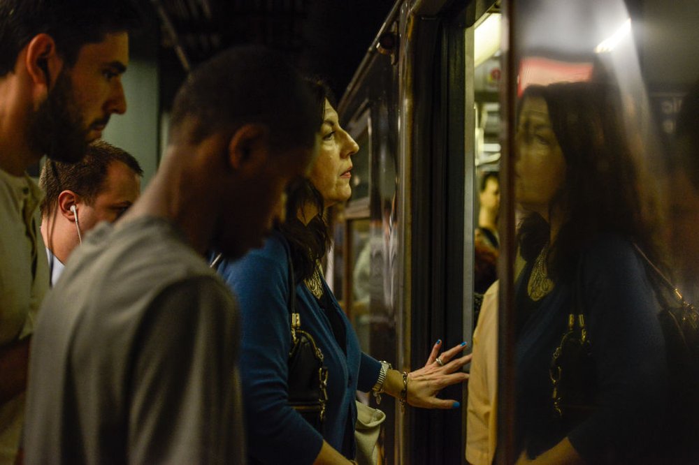 b3c944fb8gettyimages-811892714-jpg.jpeg Commuters transfer from Long Island railroad service to a New York City subway at the Barclays Center subway station on July 10, 2017 (Getty Images)