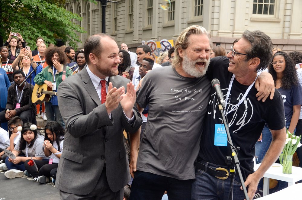 b591ac324shutterstock_9881465i-jpg.jpeg Corey Johnson, Jeff Bridges and Brian Rothschild (MediaPunch/Shutterstock)