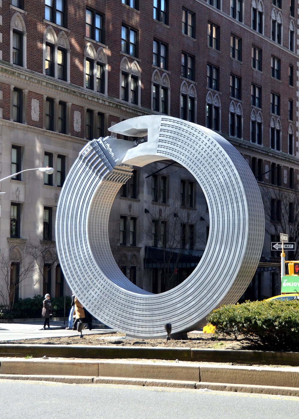 bd0d533bc30da7_1063_03-05-13-no-limits-jpg.jpeg Alexandre Arrechea, NO LIMITS, 2013, Park Avenue Malls, Manhattan, NYC Parks.<br/>