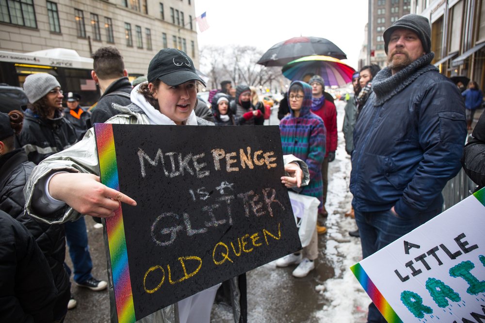 bd73c8871lgbtkiss-94-jpg.jpeg