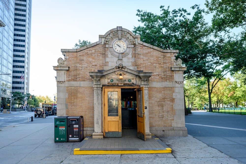 A view of the entrance to the Bowling Green Subway station in lower Manhattan, Oct. 1, 2021. An NYU study recommends that stations near river tunnels, like Bowling Green, need better ventilation to fight air pollution.
