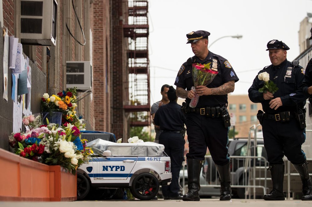 c41b8d2e7gettyimages-809771700-jpg.jpeg Outside the 46th Precinct on July 6, 2017 (Getty Images)