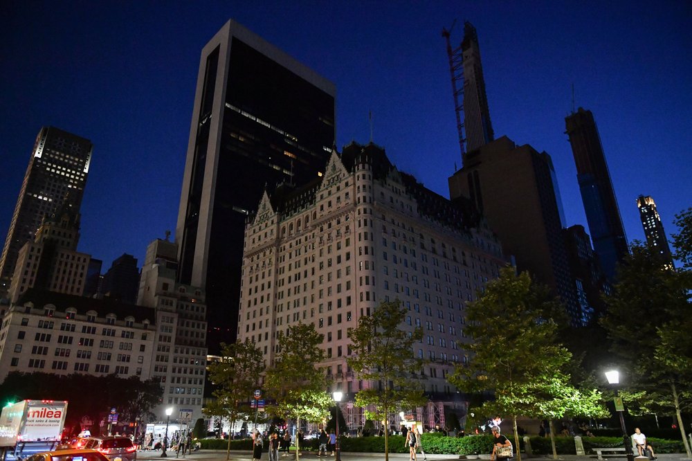 c52410d34shutterstock_10333893ah-jpg.jpeg The Plaza Hotel without power (Erik Pendzich/Shutterstock)