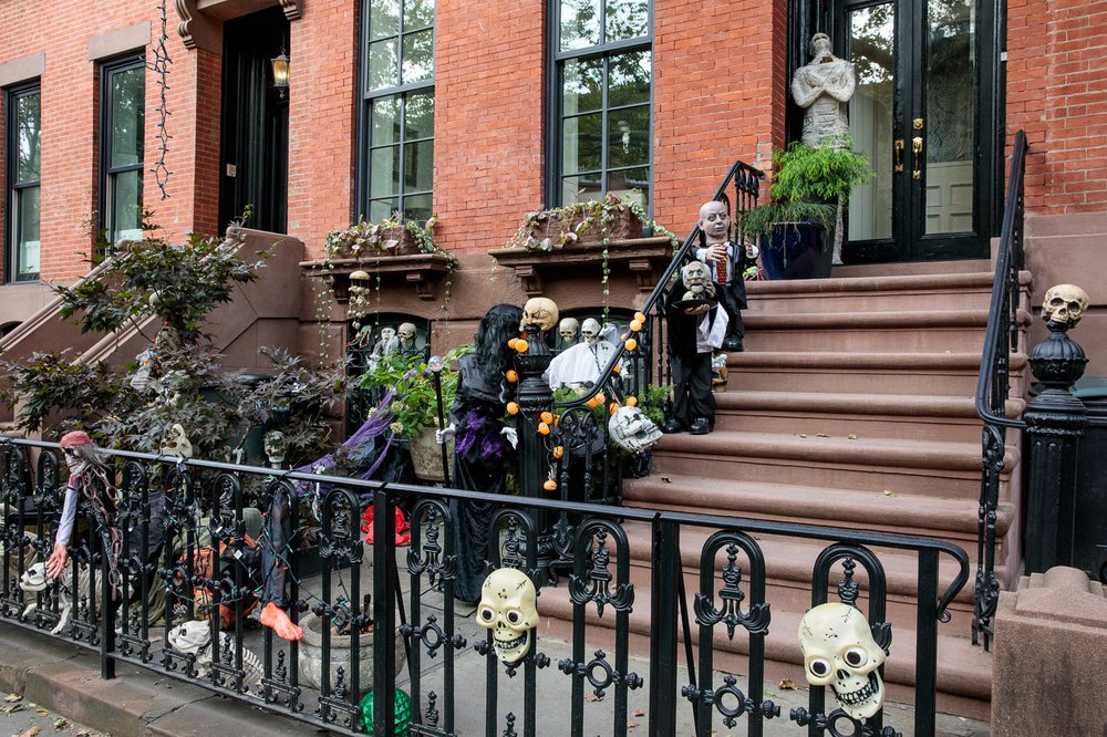 c63ceccf5carrollgardenscobblehillhalloweendecorations-18-jpg.jpeg