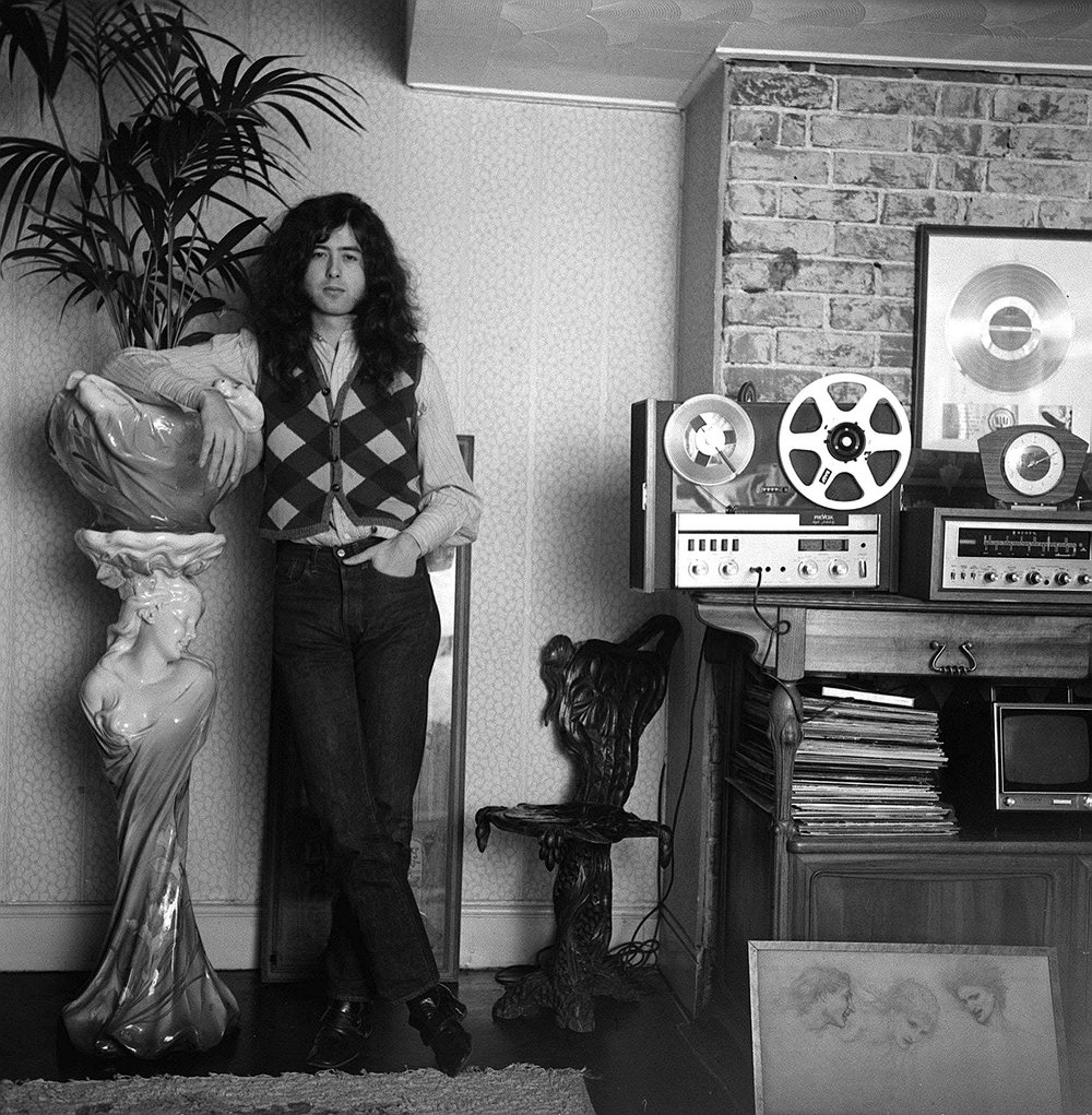 c74a07594b505tn-jpg.jpeg Jimmy Page at his boathouse in Pangbourne (Trinity Mirror/Mirrorpix/Alamy Stock Photo)