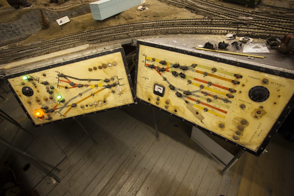c8e7c5accimg_1685-jpg.jpeg Another set of control panels.<br/>