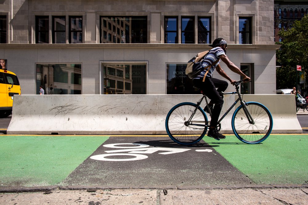 ca2722ae9080917newsafestreetsflatiron-9-jpg.jpeg A cyclist uses a new protected bike lane to move east on West 25th Street.</br>