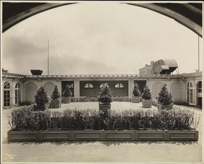 cbd3de4ddmny36412-jpg.jpeg Employee's roof garden. (93.1.1.15191)<br/>