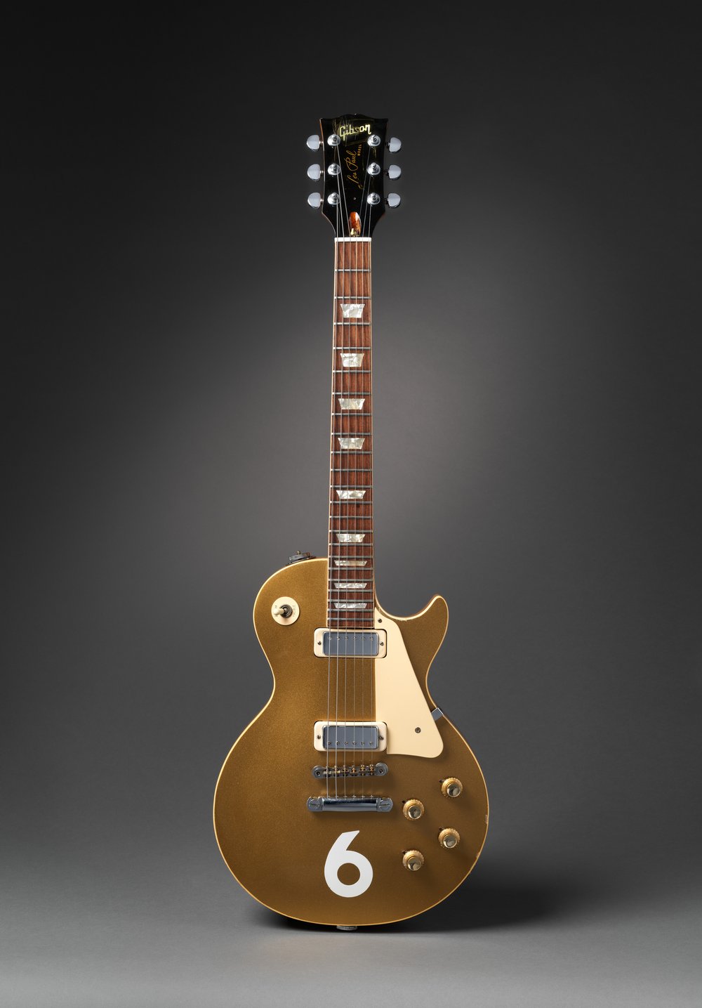 cc83dbe79no-6_less-paul-deluxe-jpg.jpeg Pete Townsend's "No. 6" Les Paul Deluxe, which he used throughout the 1970s until destroyed after it fell from a second-story window in London’s Hammersmith Odeon in December 1975 (it was restored in 2002).