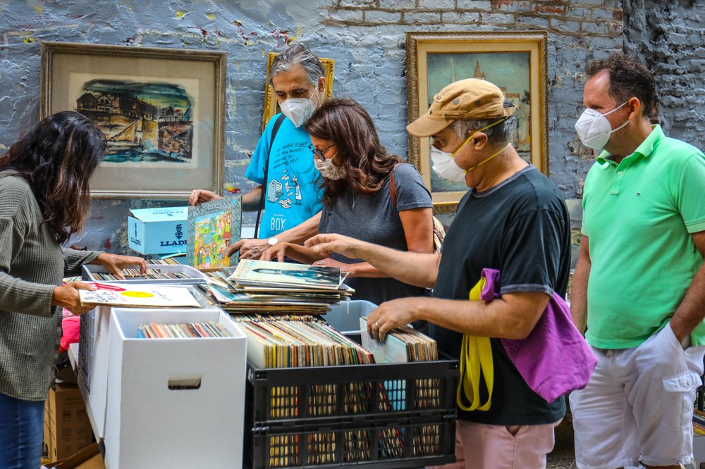 Chelsea Flea reopening People browse the newly reopened open-air Chelsea Flea Market