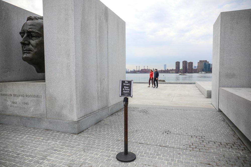 coronaroosevelt-51.jpg "Be smart stay 6 feet apart" sign next to memorial of FDR