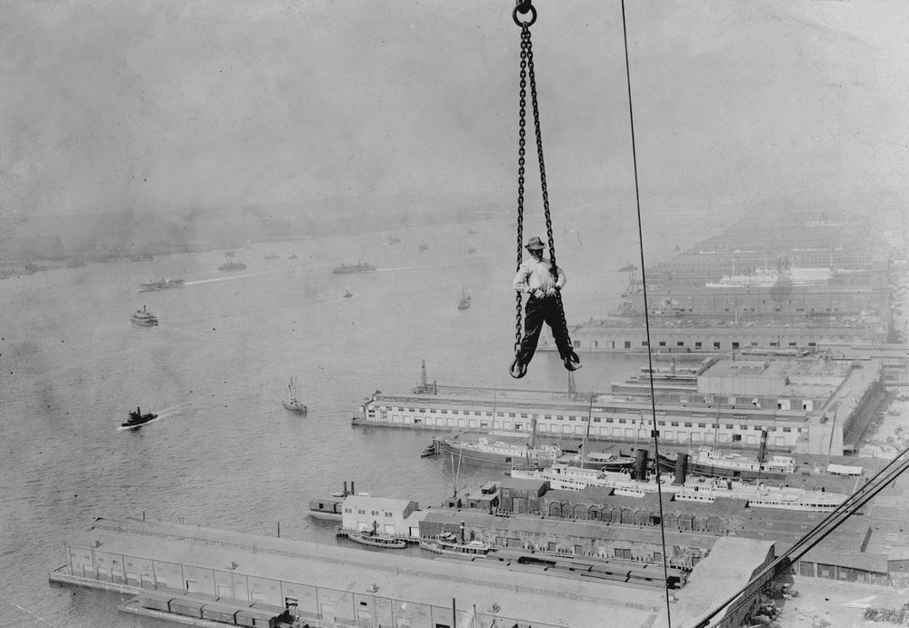 d54d3501c.jpeg A construction worker is hauled up to his place of work on a 30 storey skyscraper on New York's waterfront, 1890.