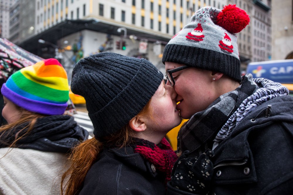 d56e9e98elgbtkiss-87-jpg.jpeg