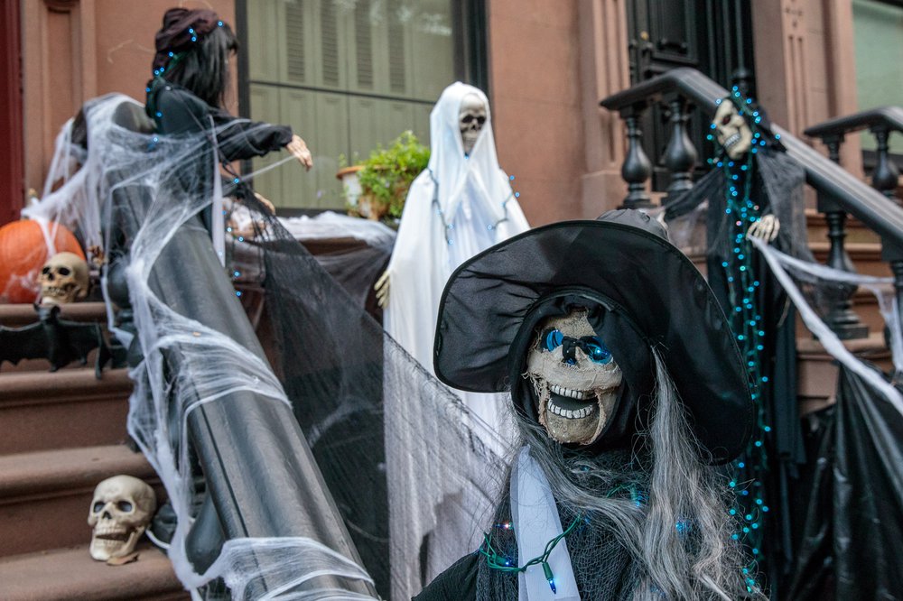 da6e67830carrollgardenscobblehillhalloweendecorations-73-jpg.jpeg