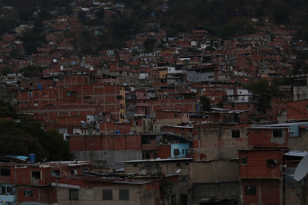 ddaf6c09a10150867b-jpg.jpeg A view of a neighborhood without electricity in Caracas, Venezuela.<br/>(RAYNER PENA/EPA-EFE/Shutterstock)