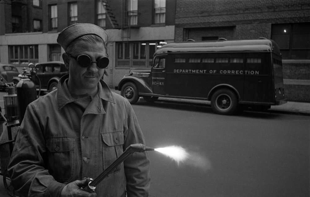 de1fcaf9dx2011_4_10581_39c-jpg.jpeg Stanley Kubrick, From "Paddy Wagon," 1949 (Courtesy of the Museum of the City of New York / SK Film Archive, LLC)
