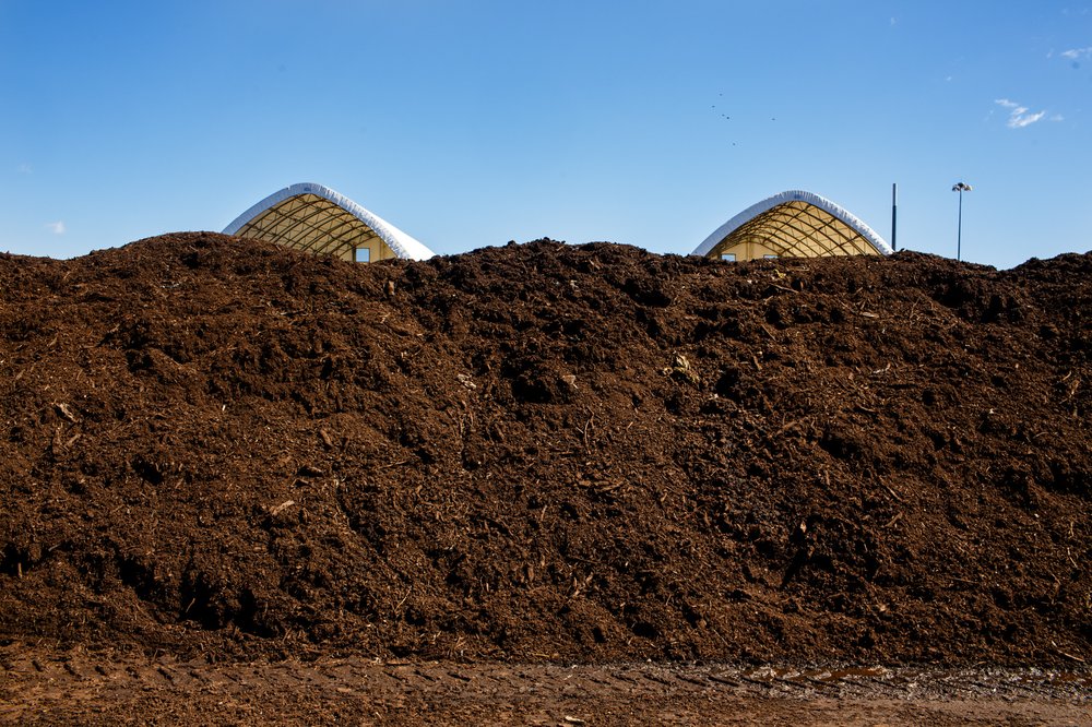 e03b1bcca032517compostdsny-17-jpg.jpeg A 10-foot windrow of compost at DSNY's Staten Island compost facility</br>