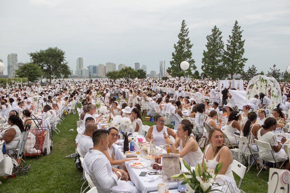 e0b969c1fdinnerenblanc-6-jpg.jpeg