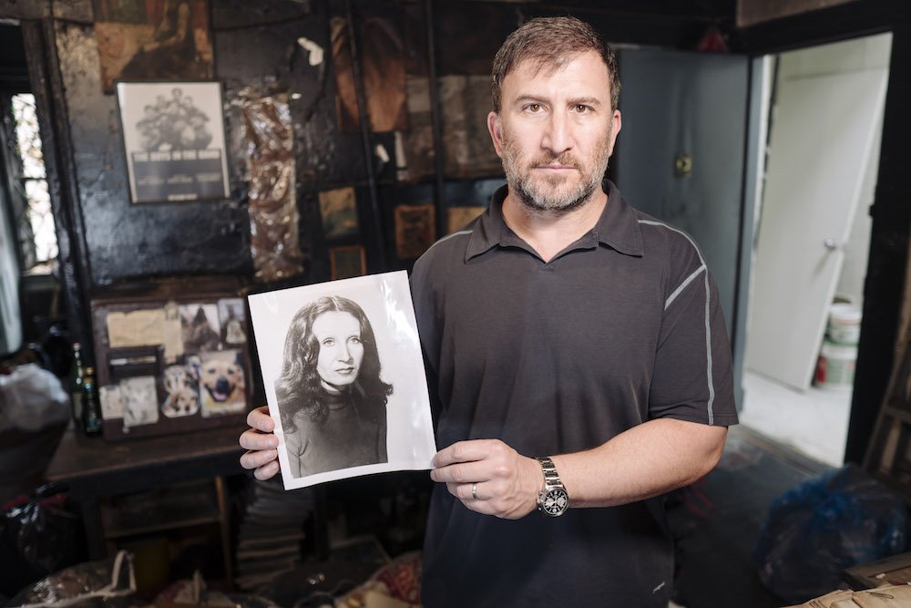 e3c82978bsg_pic008__dsc4030-jpg.jpeg Landlord Adam Pomerantz with photo of O'Grady<br/>