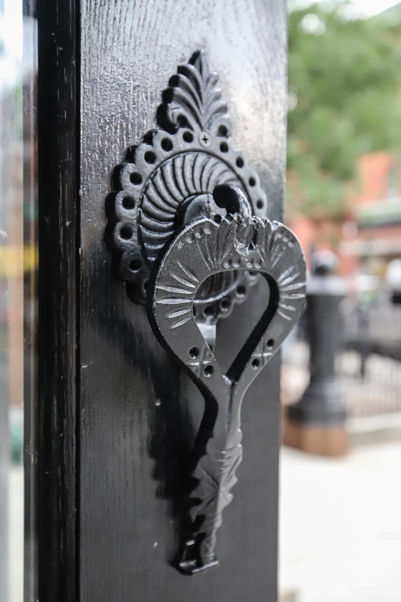 Female door knocker<br/>