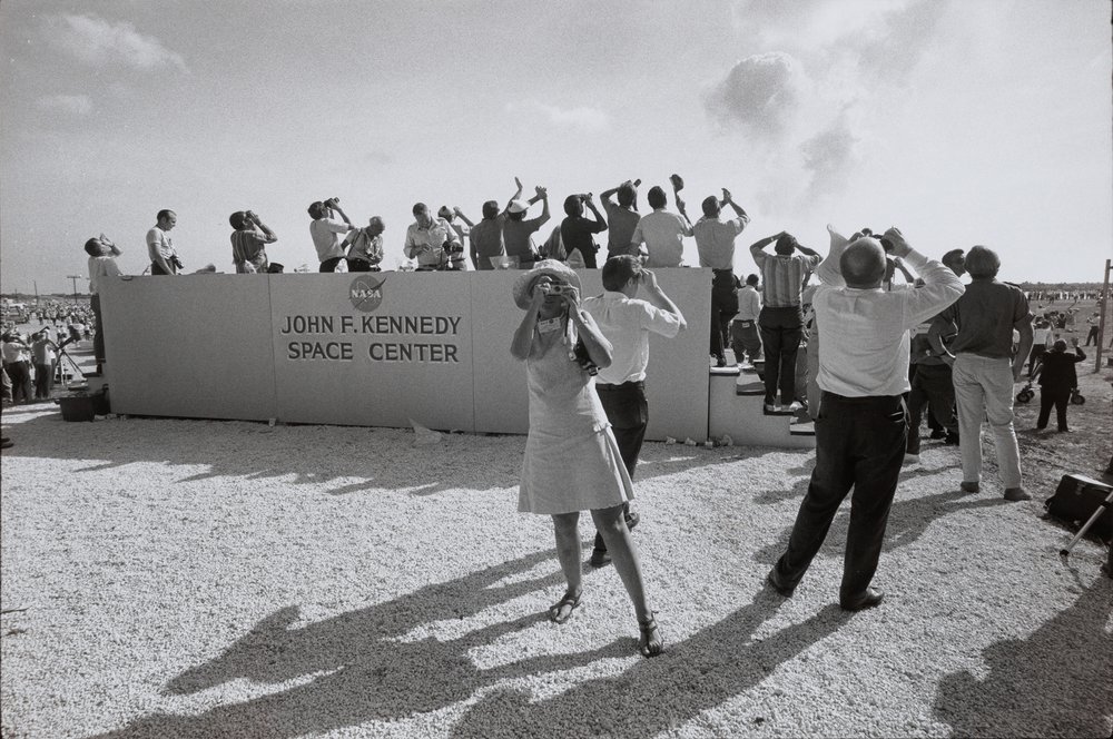 e74e9eb2407-garry-winogrand-apollo-11-moon-shot-cape-kennedy-florida-1969-jpg.jpeg Apollo 11 watch party from Cape Kennedy in Florida, 1969 (Garry Winogrand)