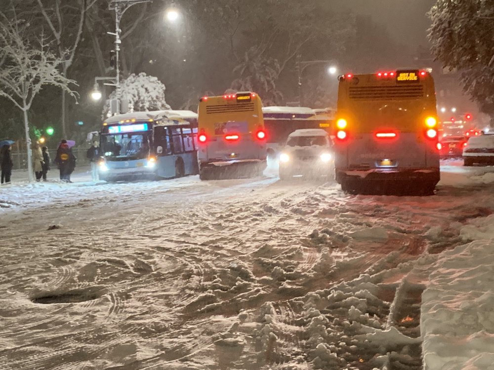 eade7bc4cimage-from-ios-9-jpg.jpeg Stuck buses on the West 79th Street transverse (Kate Hinds / WNYC)