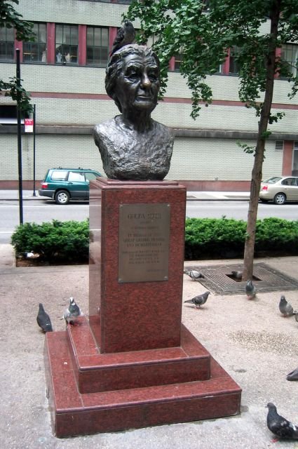 eb821de08femalestatues17-jpg.jpeg Golda Meir at the southern end of a triangular plaza on Broadway, which was named Golda Meir Square in 1979. (Photo by <a href="https://www.flickr.com/photos/wallyg/160474602/">Wally G</a>)