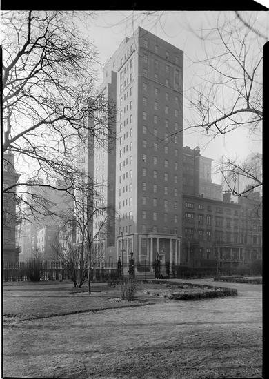 ec346c6a318-gramercy-park-south-was-a-16-story-apartment-building-1928-mcny-88-1-1-329-jpg.jpeg 18 Gramercy Park South was a 16 story apartment building. 1928. (88.1.1.329)<br/>