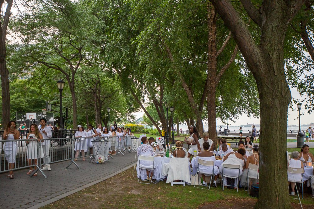 ee2f15e1bdinnerenblanc-52-jpg.jpeg