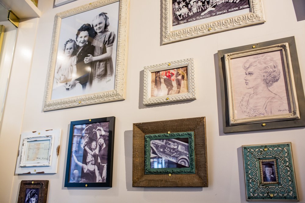 ef2e5a107020716goldengirlscafe-8-jpg.jpeg